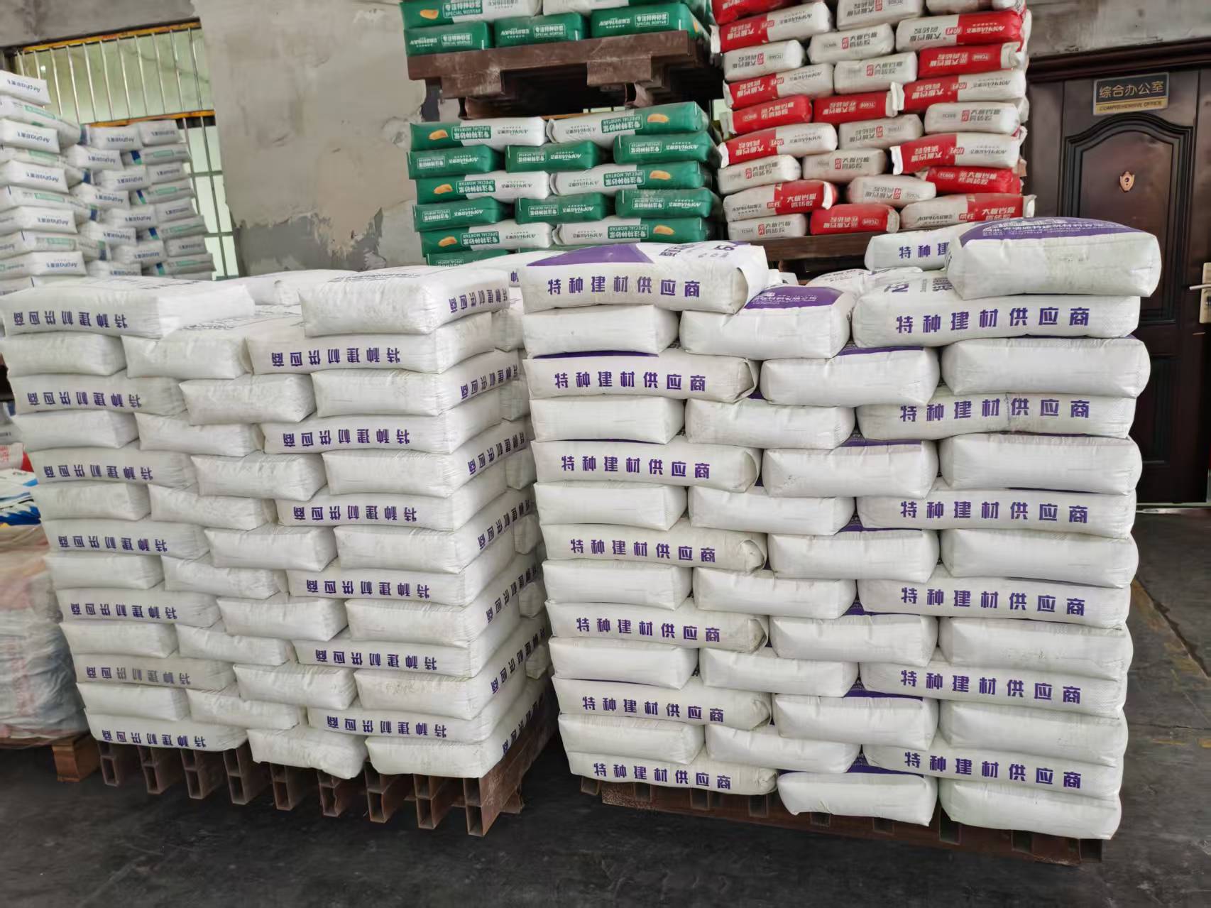 铁东拱顶带模注浆料